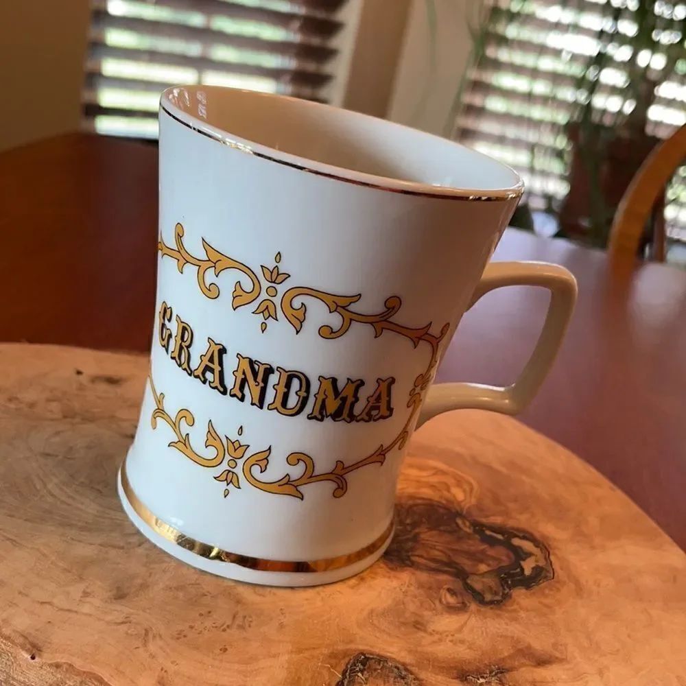 Knobler Japan Ceramic White Gold Grandma M…